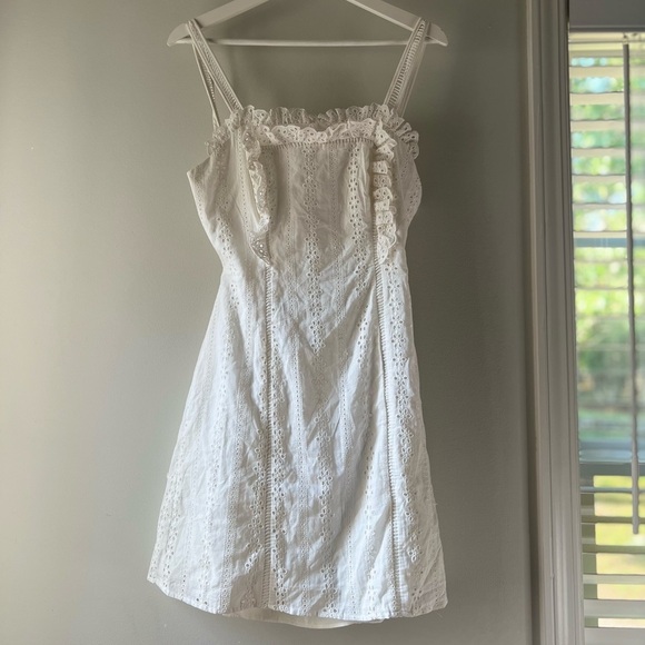 Finders keepers white eyelet lace open back mini dress women’s small - Picture 11 of 13